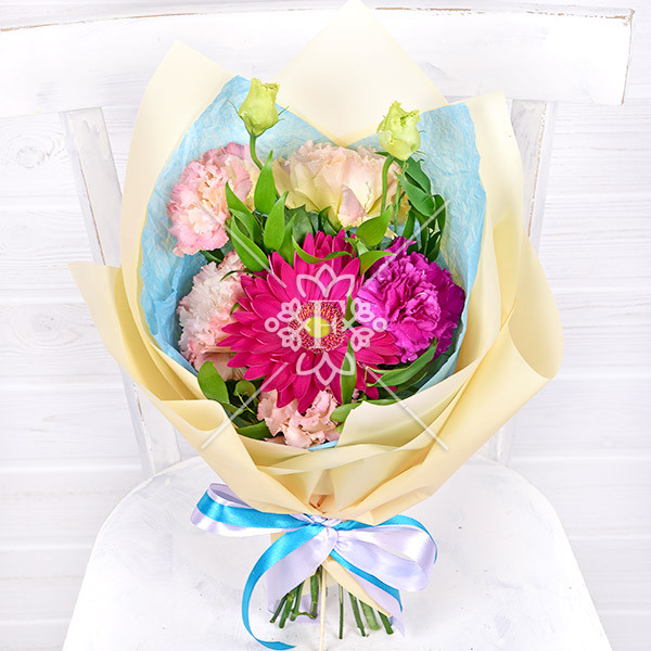 Приятный комплимент - букет из эустомы, герберы и гвоздики